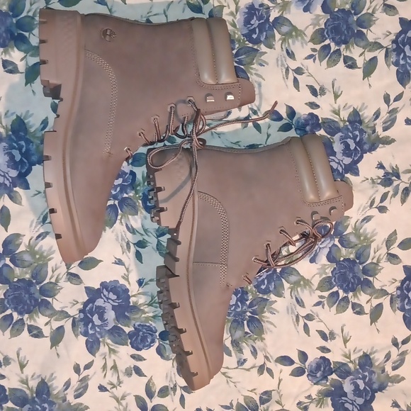 Timberland Boots size 8.5 NWOT - Picture 2 of 7